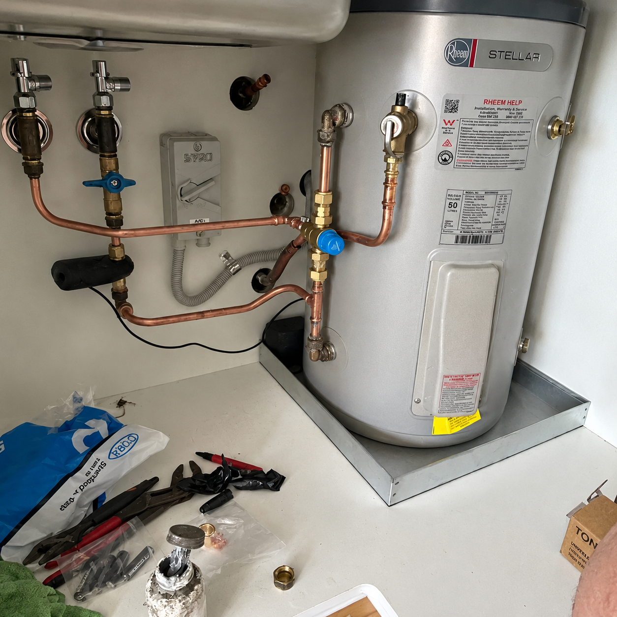 Oakleigh plumber 241 Rheem Stellar storage hot water system and copper pipework installed by Get Serviced Plumbing